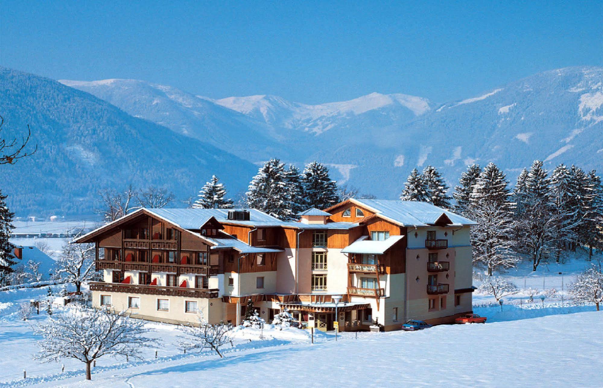 Hotel Laurenzhof Lendorf Exterior photo