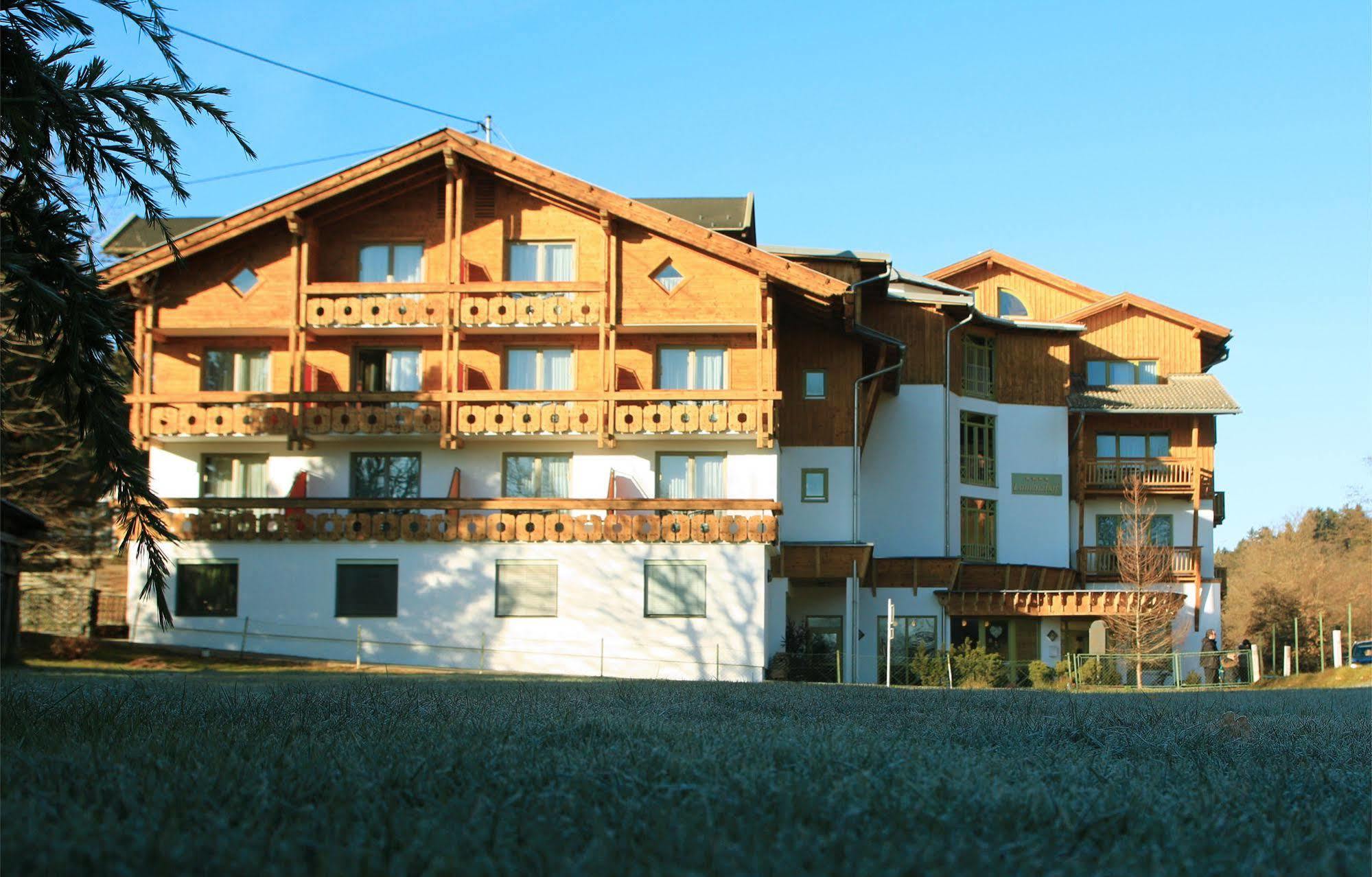 Hotel Laurenzhof Lendorf Exterior photo