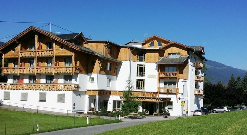 Hotel Laurenzhof Lendorf Exterior photo